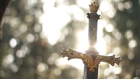 Knowing Jesus Daily: The Piercing Sword
